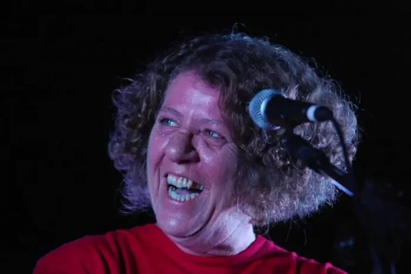 [Morre Cristina Buarque, cantora e irmã de Chico Buarque]