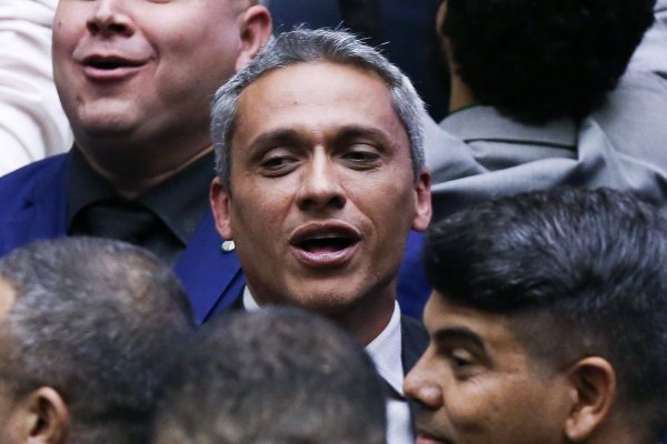 [Deputado bolsonarista faz piada com morte do Papa Francisco e é criticado nas redes sociais]