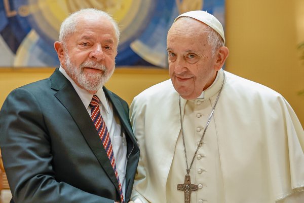 [Após morte de Francisco, Lula critica demora para escolha de papa latino-americano]