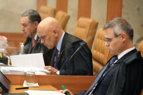 [OAB quer derrubar medida que barrou entrada de celulares no STF]