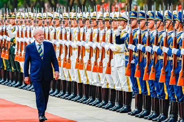 [Lula volta ao Brasil com missão de alinhar governo para enfrentar crise provocada por fraudes no INSS]