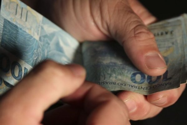 [Quase metade dos brasileiros não tem dinheiro guardado para imprevistos, diz Datafolha]