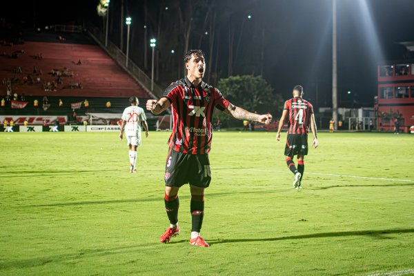 [Após sair da zona de rebaixamento, Vitória aumenta chances de permanência na Série A ]