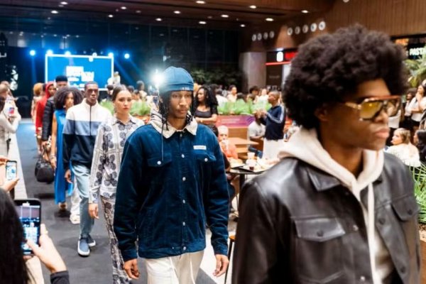 [Instituto Periferia do Futuro oferece cursos gratuitos de maquiagem e passarela em Salvador   ]