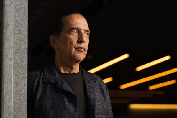 [Ricardo Almeida, primeira marca de moda de luxo do Brasil se une, pela terceira vez consecutiva, à CBF para criar alfaiataria oficial da seleção brasileira de futebol para 2026! ]