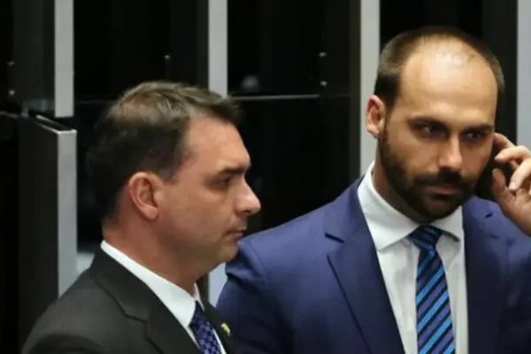 [Em meio a debate sobre segurança pública, Flávio e Eduardo Bolsonaro vão a El Salvador para encontrar Bukele]