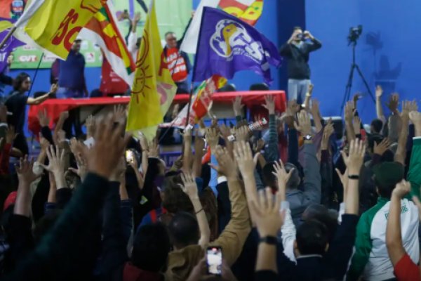 [Trabalhadores sindicalizados interrompem sequência em queda no Brasil; taxa é 2ª menor da série]