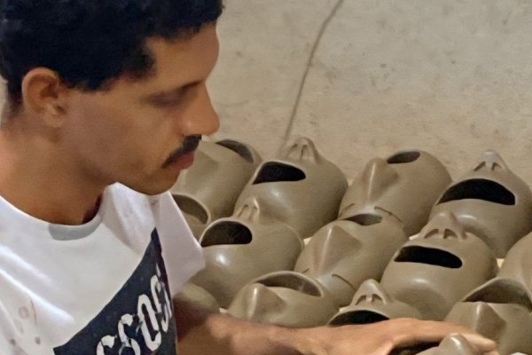 [Trio nordestino em destaque: esculturas de Marcos de Sertânia, Wesley e Ivanildo dos Bocejos na Kanz! ]