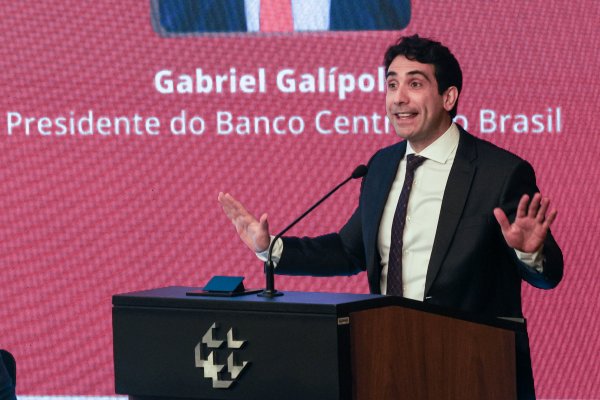 [Galípolo defende acordo do BC com Campos Neto por falhas de controle no Santander]