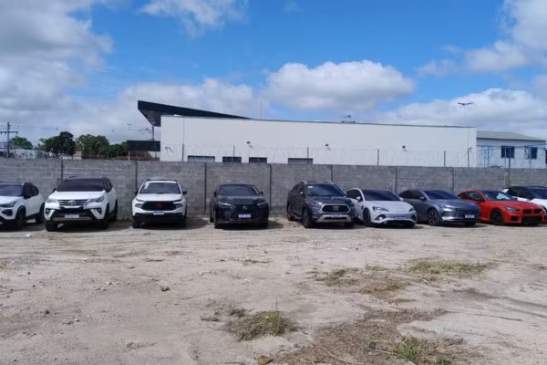 [PC prende sete investigados por fraudes e lavagem de capitais em Feira de Santana]