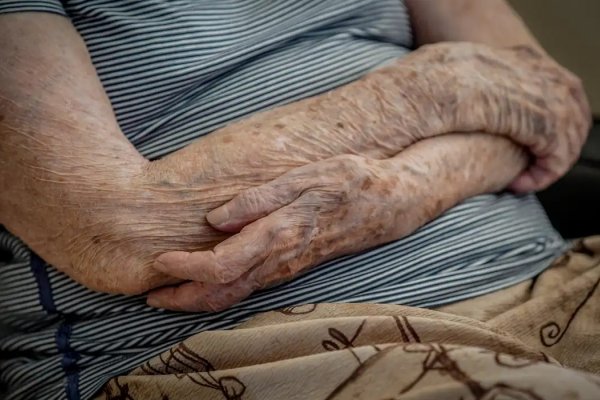 [Vigilância Sanitária fecha abrigo com idosos em condições precárias]