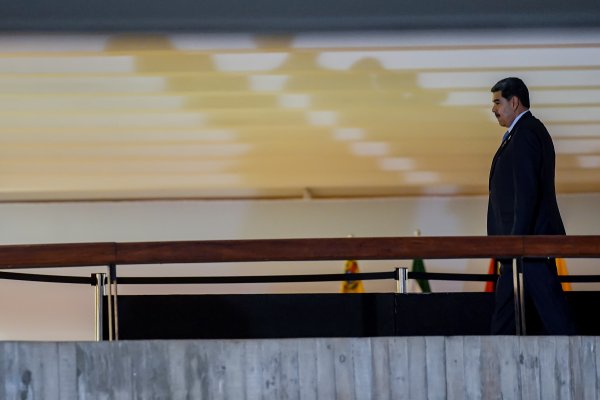 [Sem citar fonte, Maduro diz que 82% dos venezuelanos pegariam em armas para defender o país]