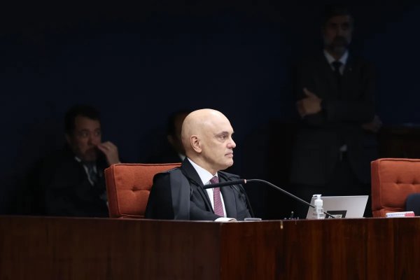 [Moraes aponta 'fortes indícios' da participação de Rodrigo Bacellar em facção criminosa e determina afastamento da Alerj]