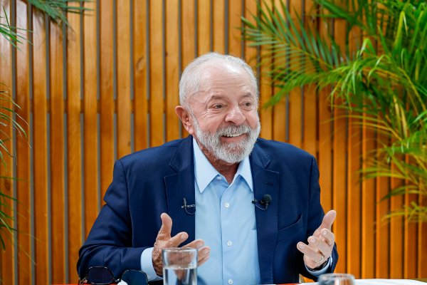 [Lula nega crise com o Congresso, mas volta a criticar emendas impositivas e teto de gastos]