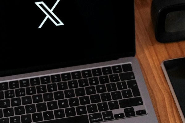 [União Europeia multa X em quase R$ 750 milhões por não cumprir lei digital]