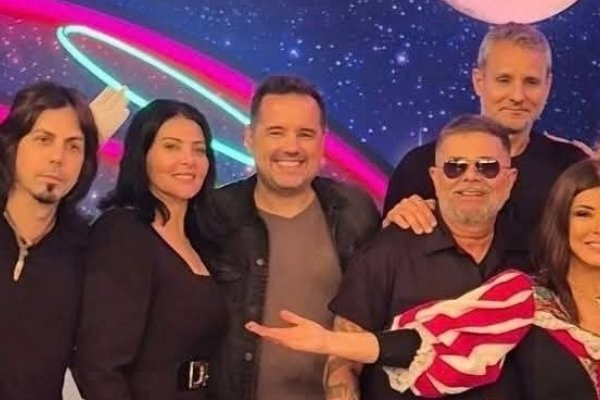 [Devido ao grande sucesso de audiência,SBT volta a gravar o Programa Viva Noite. Veja fotos dos bastidores;]