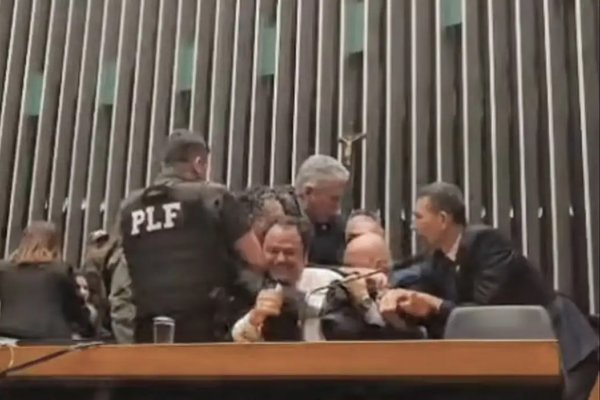 [Fenaj repudia censura à imprensa e agressões a jornalistas na Câmara dos Deputados]
