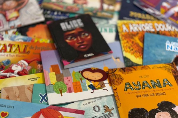 [Dicas de livros para presentear as crianças neste Natal! ]