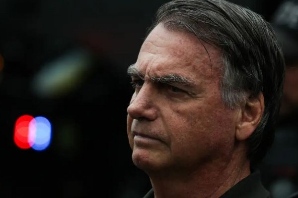 [Justiça suspende benefícios vitalícios durante prisão de Bolsonaro]