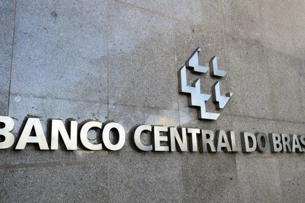 [Manutenção da Selic em 15% beneficia renda fixa pós-fixada]