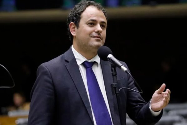 [Câmara reverte cassação e aplica suspensão de seis meses a Glauber Braga]