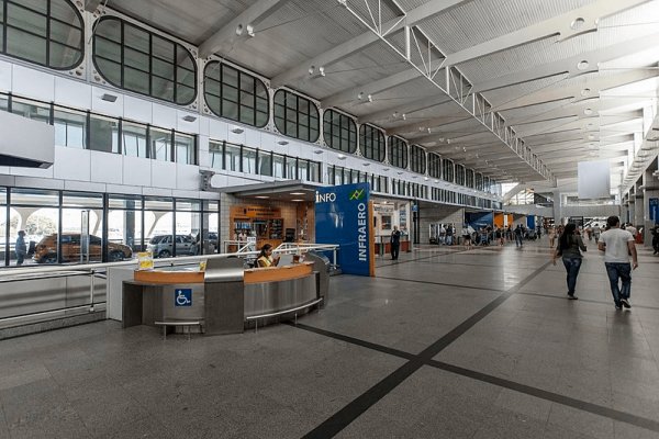 [Aeroporto de Salvador tem 28 voos com destino a São Paulo impactados após vendaval ]