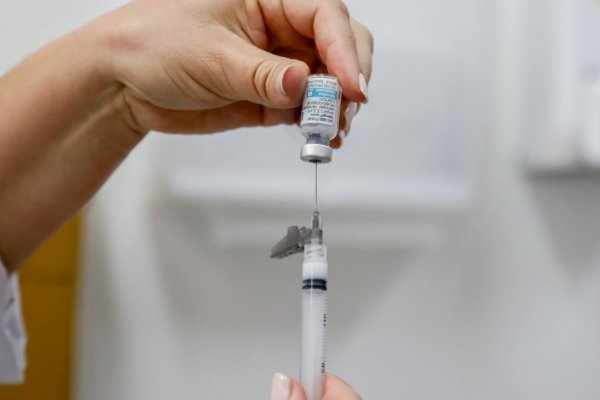 [Ministério da Saúde assina contrato para compra de vacina de dose única contra a dengue]