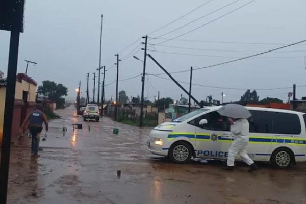 [Ataque armado deixa pelo menos 9 mortos em bar na África do Sul]
