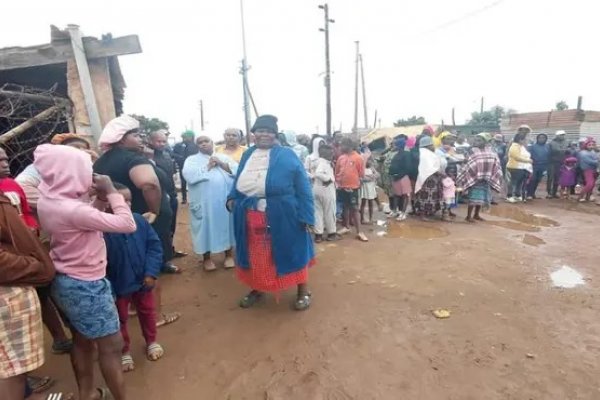 [Nove pessoas morrem em ataque a tiros em bar na África do Sul]