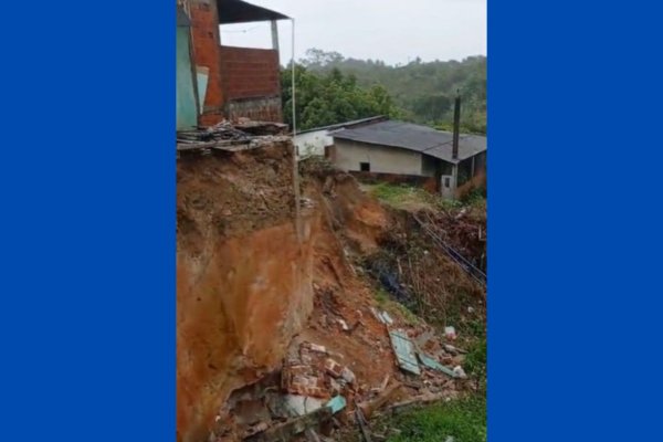 [Alagamentos, deslizamentos e quedas de árvores: chuva forte causa prejuízos em cidades do sul da Bahia]