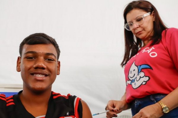 [Prazo de vacinação contra HPV é ampliado até 2026 pelo Ministério da Saúde ]