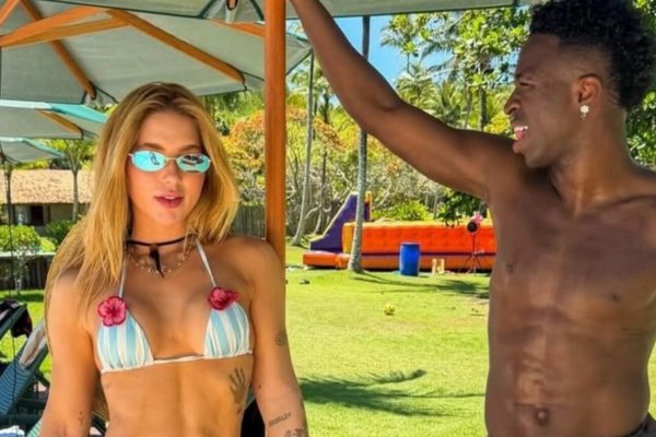 [Virginia posta fotos combinando look com Vini Jr. durante viagem a Bahia! ]