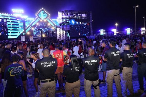 [Polícia faz ações de segurança e atendimento ao público durante o Festival da Virada Salvador 2026]
