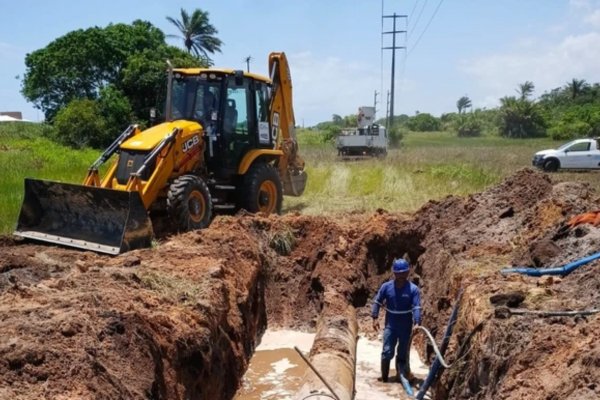 [Vídeo: Adutora rompe e abastecimento de água é interrompido em localidades da Ilha de Itaparica]
