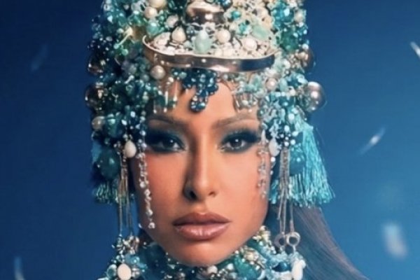 [Sabrina Sato brilha nos ensaios de rua da Vila Isabel!]