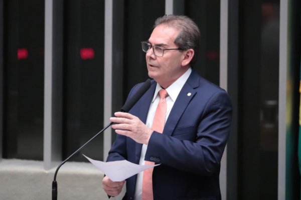 [Paulinho diz que Lula rasga a bandeira da paz ao vetar PL da Dosimetria]