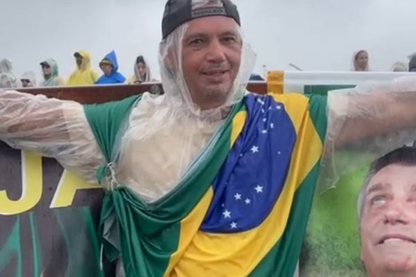 [Vídeo: 'Eu não vou embora', diz apoiador de Nikolas Ferreira durante protesto em Brasília ]