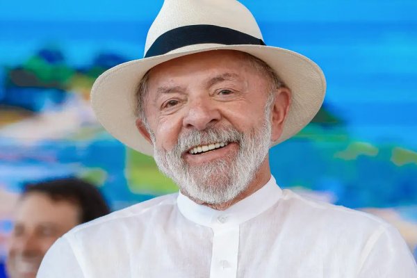 [Lula recebe alta hospitalar após passar por cirurgia de catarata em Brasília]