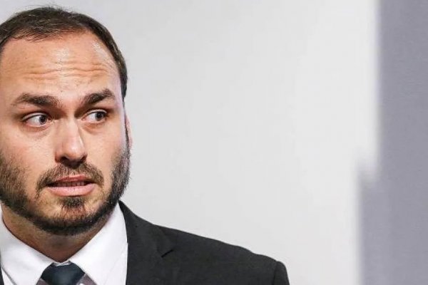 [Carlos Bolsonaro diz que o pai está 'abatido, apático e soluçando' e culpa Mauro Cid]