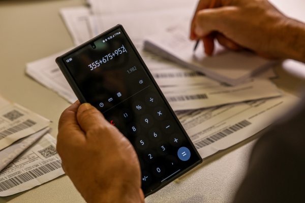 [Economistas preveem inflação abaixo de 4% pela primeira vez]