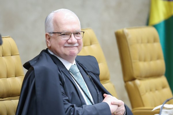 [Ministro Edson Fachin desmarca reunião em que discutiria o novo Código de Ética do STF   ]