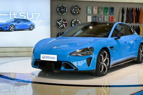 [Xiaomi SU7 com novas baterias já está nas concessionárias na China ]