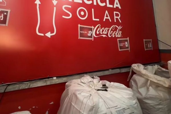 [Solar Coca-Cola e Camarote Expresso 2222 renovam parceria sustentável pelo quarto ano consecutivo! ]