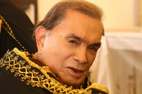 [Humorista Dedé Santana é internado em Goiânia]