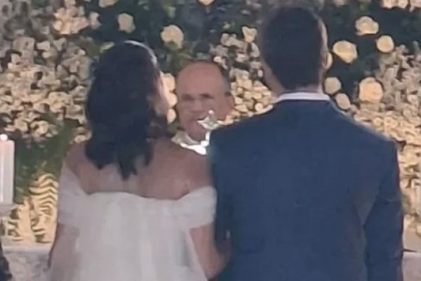 [João Campos e Tabata Amaral se casam em cerimônia intimista em Pernambuco! ]