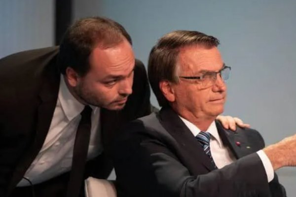 [Carlos diz que Bolsonaro faz da prisão lista de pré-candidatos a Senado e governos estaduais pelo PL]