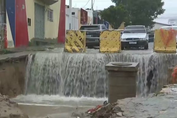 [Mais de 25 cidades do interior da Bahia decretam situação de emergência após chuvas fortes ]