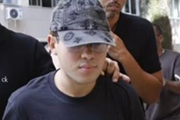[Réu por estupro coletivo de adolescente em Copacabana se entrega e é preso no Rio ]
