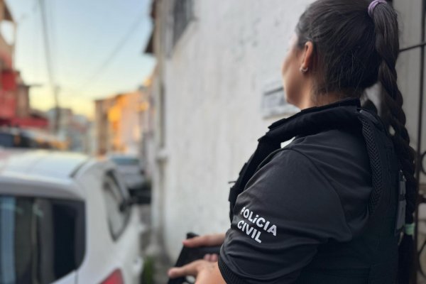 [Mulher é presa em flagrante por venda irregular de medicamentos para emagrecimento em Santo Estêvão]