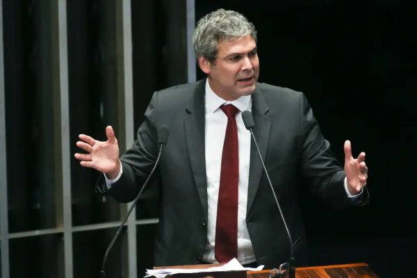 [Caso Master: Lindbergh Farias solicita que PGR apure gestão de Campos Neto no BC por omissão]